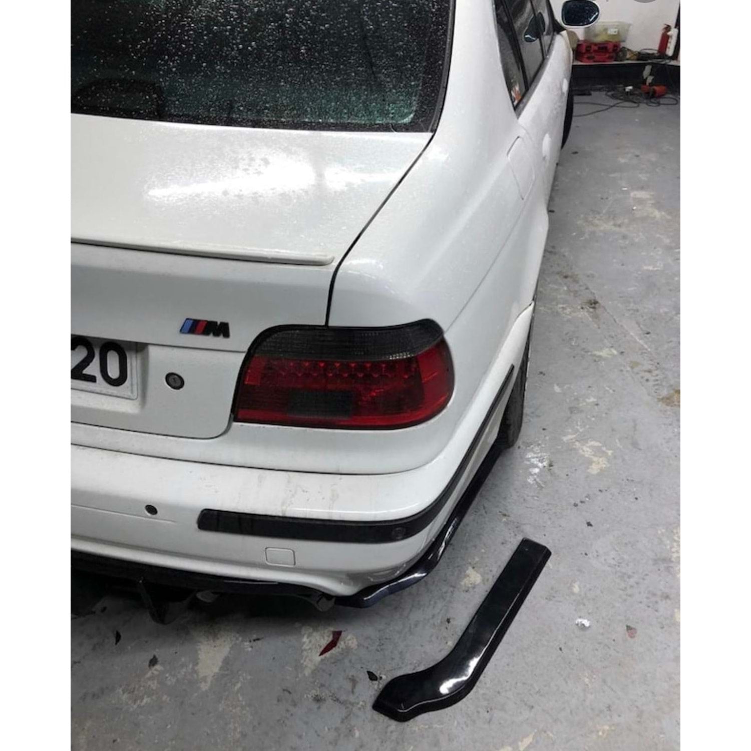 Задни добавки M Technic / M Sport за BMW E39 – Черен пиано лак