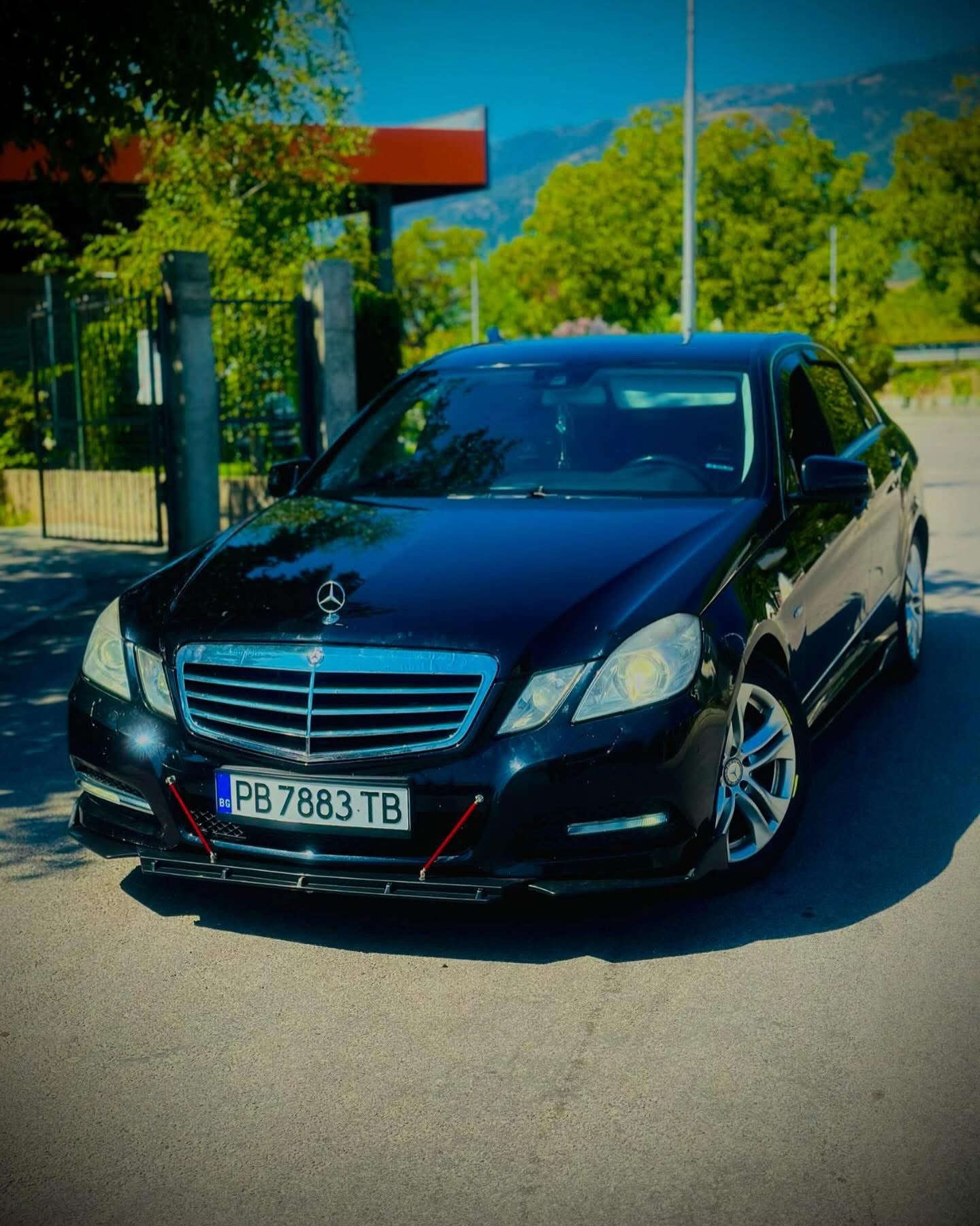 Преден спойлер / нож / добавка за Mercedes W212 черен пиано лак