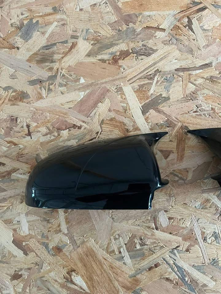 Капаци за огледала БАТМАН дизайн за AUDI A4 B6 2000-2004 - черен пиано лак