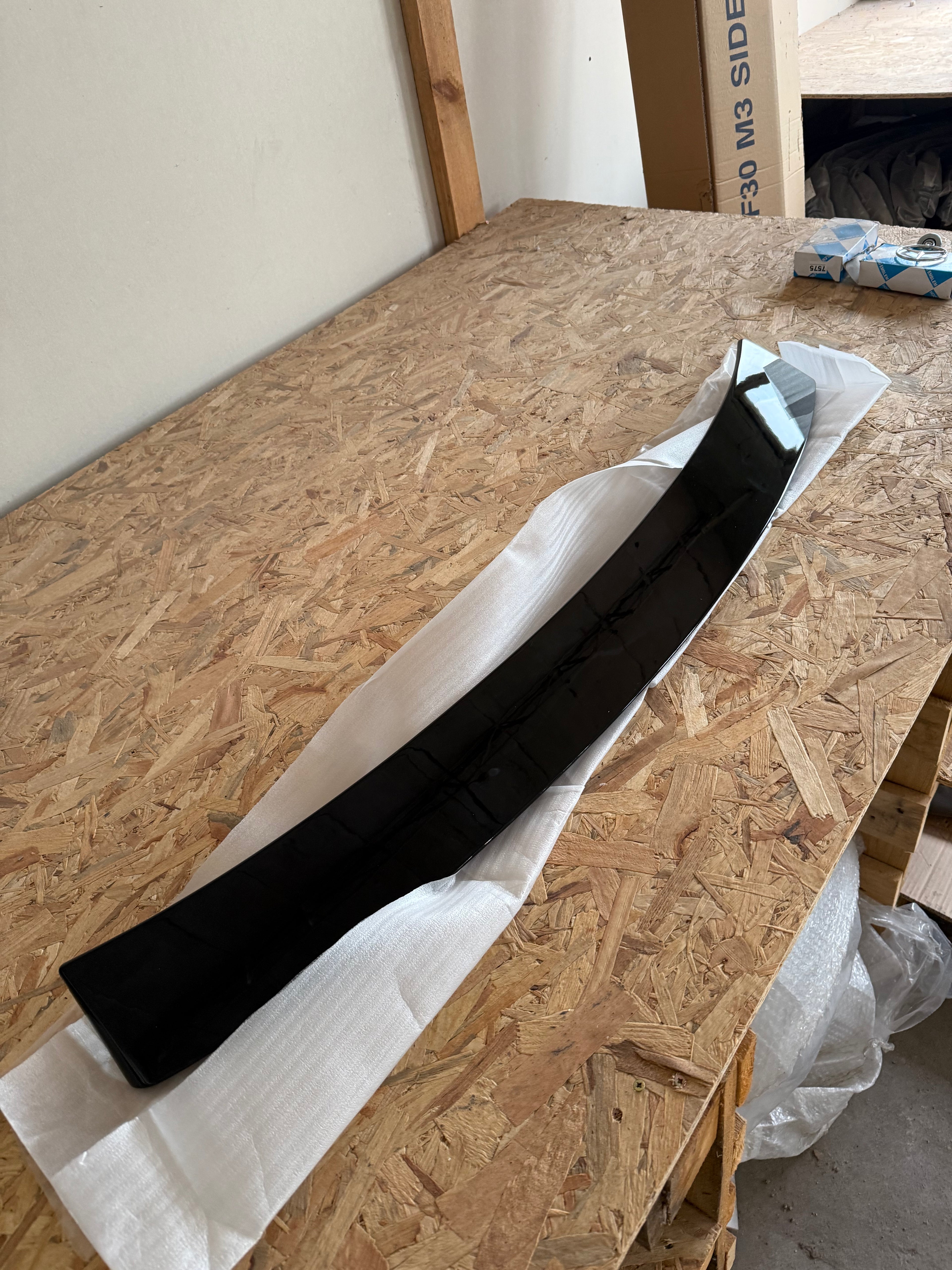 Спойлер за задно стъкло за Mercedes C Class W204 черен пиано лак