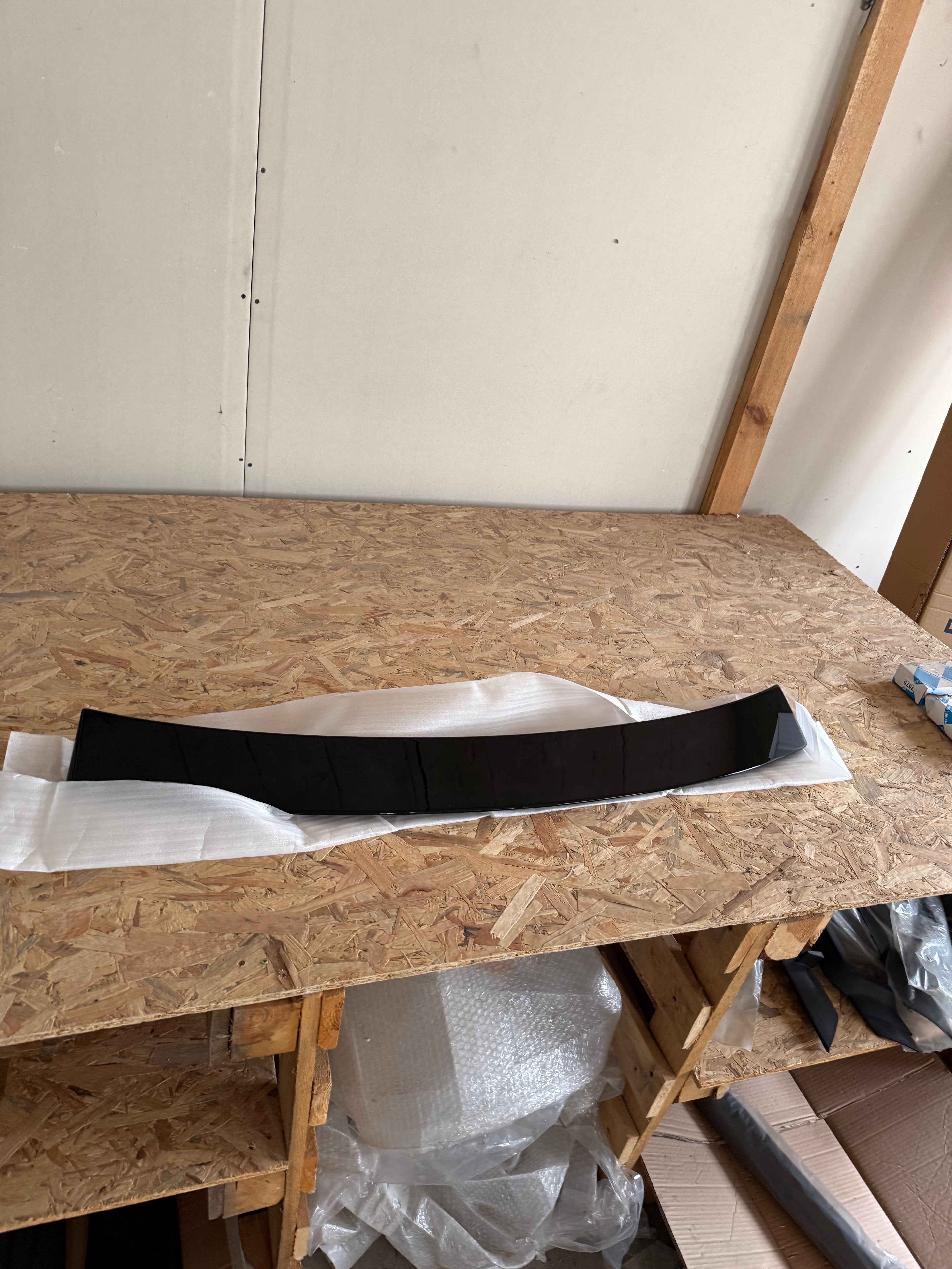 Спойлер за задно стъкло за Mercedes C Class W204 черен пиано лак