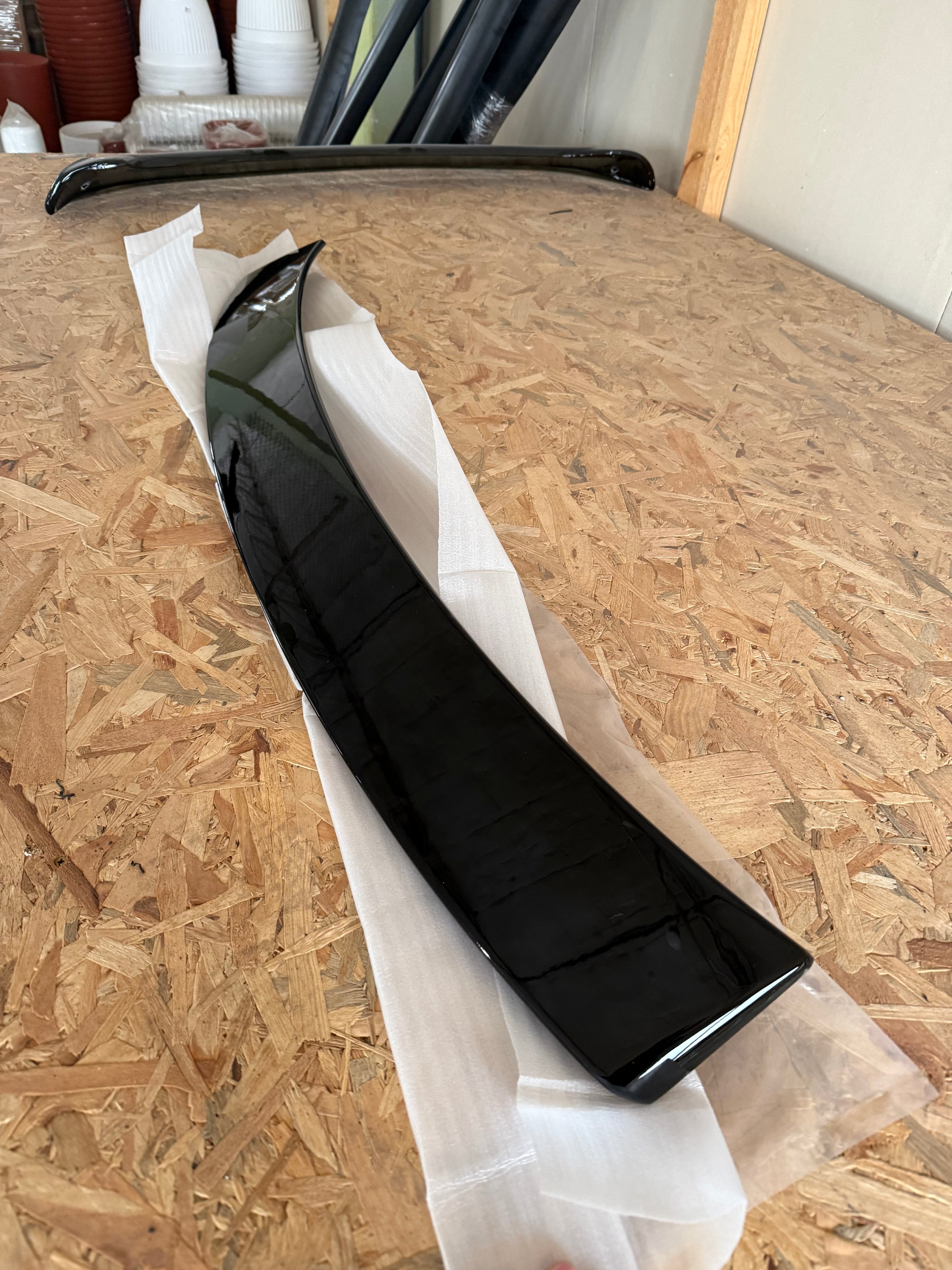 Спойлер за задно стъкло за Mercedes C Class W204 черен пиано лак